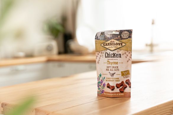 Ласощі Carnilove Cat Semi Moist Snack для котів, курка та тимьян, 50 г