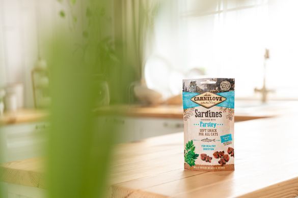 Ласощі Carnilove Cat Semi Moist Snack для котів, сардина та петрушка, 50 г