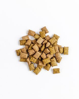 Ласощі для котів Хрумкі ласощі Savory Snack Подушечки для вибагливих котів, з куркою та сиром, 60 г